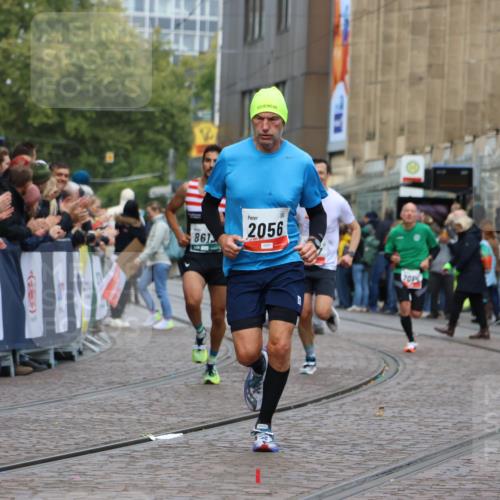 05.10.2025 - 20. swb-Marathon Bremen Strokosch-Dieckow http://msf.ph/oto/9251941 05.10.2025 12:50:11 Ziel 141, 1617, 2054, 2056, 8613 meine-sportfotos.de