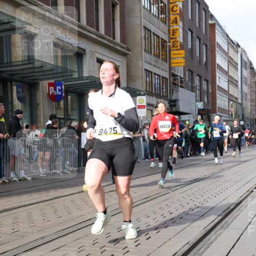 05.10.2025 - 20. swb-Marathon Bremen Strokosch-Dieckow http://msf.ph/oto/9251942 05.10.2025 10:54:48 Ziel 9176, 9201, 9318, 9427, 9475, 9570, 9654, 9791, 9881, 9933, 10003, 10014, 10034, 10116, 10180, 10231, 10307, 10326, 10920, 11042, 11140, 11317, 11320, 11363, 11470, 11507, 11523, 9176, 9201, 9318, 9427, 9475, 9570, 9654, 9791, 9881, 9933, 10003, 10014, 10034, 10116, 10180, 10231, 10307, 10326, 10920, 11042, 11140, 11317, 11320, 11363, 11470, 11507, 11523 meine-sportfotos.de
