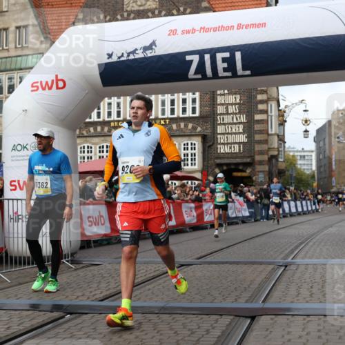 05.10.2025 - 20. swb-Marathon Bremen Yannick Fuchs http://msf.ph/oto/9251963 05.10.2025 10:45:11 Ziel 9202, 9590, 9678, 10091, 11362, 11715 meine-sportfotos.de