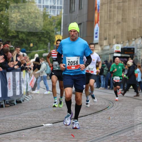 05.10.2025 - 20. swb-Marathon Bremen Strokosch-Dieckow http://msf.ph/oto/9251968 05.10.2025 12:50:11 Ziel 141, 1617, 2054, 2056, 8613 meine-sportfotos.de