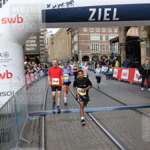 05.10.2025 - 20. swb-Marathon Bremen Yannick Fuchs http://msf.ph/oto/9251972 05.10.2025 10:53:59 Ziel 9456, 9494, 9701, 10046, 10416, 10616, 10696, 10966, 11141, 11383, 11445, 11533 meine-sportfotos.de