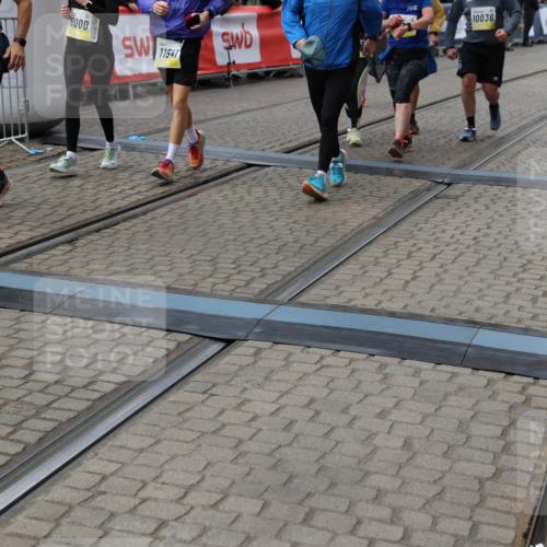 05.10.2025 - 20. swb-Marathon Bremen Yannick Fuchs http://msf.ph/oto/9251976 05.10.2025 11:14:06 Ziel 7014, 7410, 9012, 9342, 9631, 9667, 10000, 10036, 10512, 10721, 10756, 11541, 11548, 11652, 11653 meine-sportfotos.de