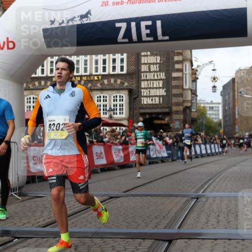 05.10.2025 - 20. swb-Marathon Bremen Yannick Fuchs http://msf.ph/oto/9251983 05.10.2025 10:45:11 Ziel 9202, 9590, 9678, 10091, 11362, 11715 meine-sportfotos.de