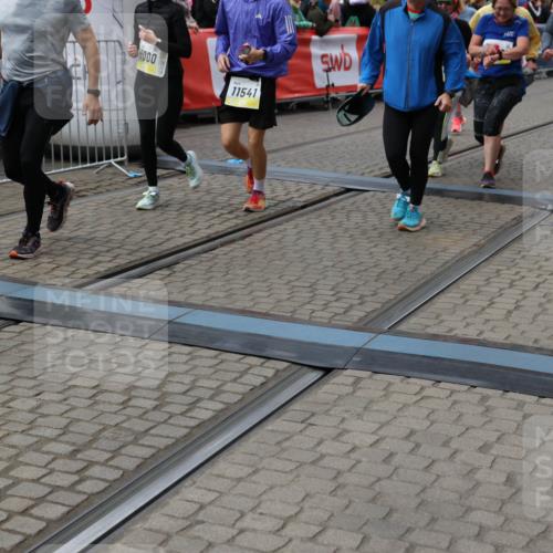 05.10.2025 - 20. swb-Marathon Bremen Yannick Fuchs http://msf.ph/oto/9251986 05.10.2025 11:14:06 Ziel 7014, 7410, 9012, 9342, 9631, 9667, 10000, 10036, 10512, 10721, 10756, 11541, 11548, 11652, 11653 meine-sportfotos.de
