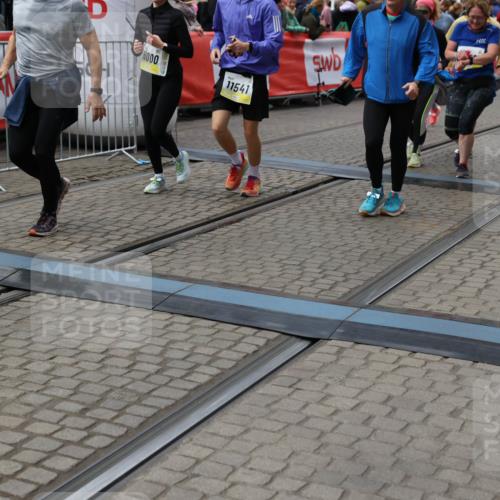 05.10.2025 - 20. swb-Marathon Bremen Yannick Fuchs http://msf.ph/oto/9251994 05.10.2025 11:14:06 Ziel 7014, 7410, 9012, 9342, 9631, 9667, 10000, 10036, 10512, 10721, 10756, 11541, 11548, 11652, 11653 meine-sportfotos.de