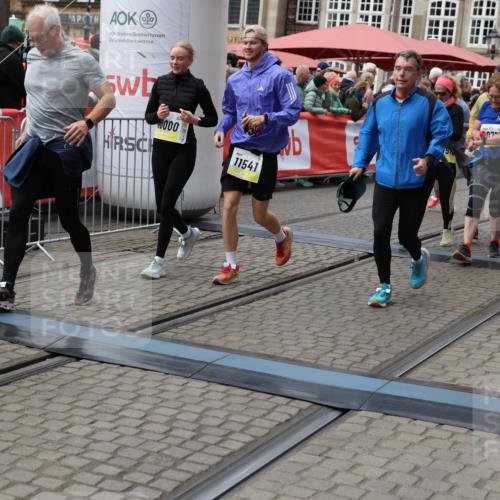 05.10.2025 - 20. swb-Marathon Bremen Yannick Fuchs http://msf.ph/oto/9252014 05.10.2025 11:14:06 Ziel 7014, 7410, 9012, 9342, 9631, 9667, 10000, 10036, 10512, 10721, 10756, 11541, 11548, 11652, 11653 meine-sportfotos.de