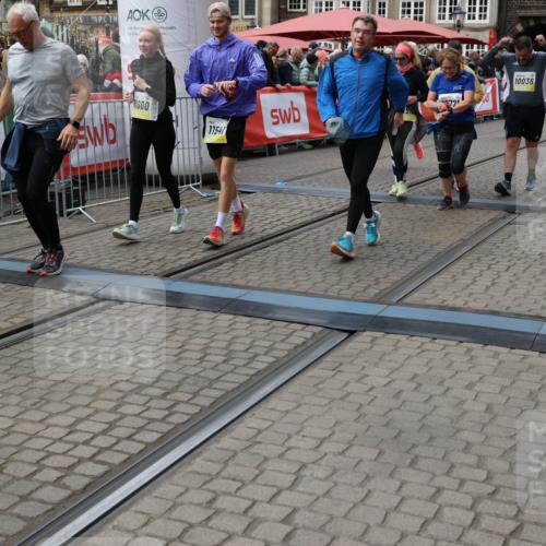 05.10.2025 - 20. swb-Marathon Bremen Yannick Fuchs http://msf.ph/oto/9252027 05.10.2025 11:14:06 Ziel 7014, 7410, 9012, 9342, 9631, 9667, 10000, 10036, 10512, 10721, 10756, 11541, 11548, 11652, 11653 meine-sportfotos.de