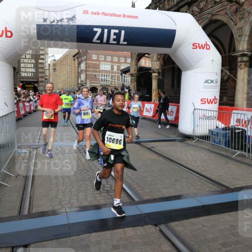 05.10.2025 - 20. swb-Marathon Bremen Yannick Fuchs http://msf.ph/oto/9252040 05.10.2025 10:54:00 Ziel 9456, 9494, 9701, 10046, 10416, 10484, 10616, 10696, 10966, 11141, 11383, 11445, 11533 meine-sportfotos.de