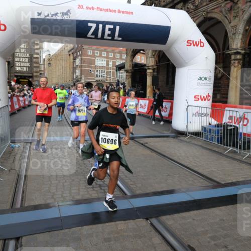05.10.2025 - 20. swb-Marathon Bremen Yannick Fuchs http://msf.ph/oto/9252047 05.10.2025 10:54:00 Ziel 9456, 9494, 9701, 10046, 10416, 10484, 10616, 10696, 10966, 11141, 11383, 11445, 11533 meine-sportfotos.de
