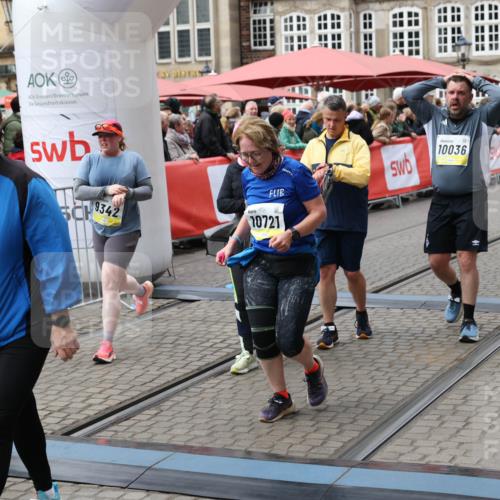 05.10.2025 - 20. swb-Marathon Bremen Yannick Fuchs http://msf.ph/oto/9252054 05.10.2025 11:14:08 Ziel 7014, 9012, 9342, 9631, 9667, 10000, 10036, 10512, 10721, 11541, 11548 meine-sportfotos.de