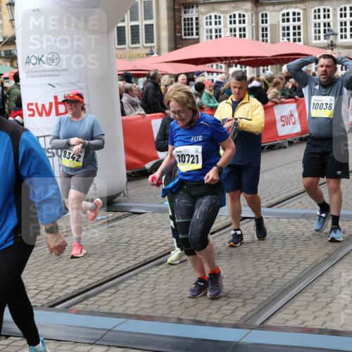 05.10.2025 - 20. swb-Marathon Bremen Yannick Fuchs http://msf.ph/oto/9252066 05.10.2025 11:14:08 Ziel 7014, 9012, 9342, 9631, 9667, 10000, 10036, 10512, 10721, 11541, 11548 meine-sportfotos.de
