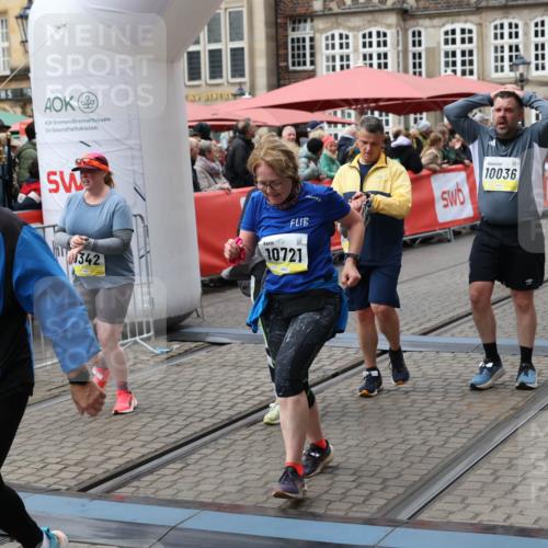 05.10.2025 - 20. swb-Marathon Bremen Yannick Fuchs http://msf.ph/oto/9252087 05.10.2025 11:14:08 Ziel 7014, 9012, 9342, 9631, 9667, 10000, 10036, 10512, 10721, 11541, 11548 meine-sportfotos.de
