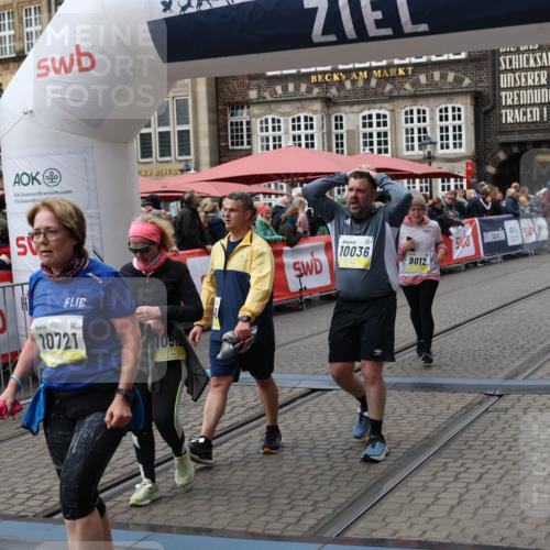 05.10.2025 - 20. swb-Marathon Bremen Yannick Fuchs http://msf.ph/oto/9252092 05.10.2025 11:14:09 Ziel 9012, 9342, 9631, 9667, 10000, 10036, 10512, 10721, 11541, 11548 meine-sportfotos.de