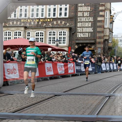 05.10.2025 - 20. swb-Marathon Bremen Yannick Fuchs http://msf.ph/oto/9252096 05.10.2025 10:45:12 Ziel 9202, 9590, 9678, 10091, 11362, 11715 meine-sportfotos.de