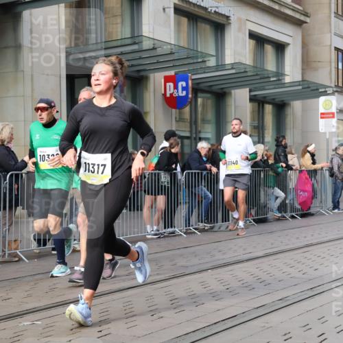 05.10.2025 - 20. swb-Marathon Bremen Strokosch-Dieckow http://msf.ph/oto/9252103 05.10.2025 10:54:54 Ziel 9176, 9201, 9318, 9350, 9475, 9514, 9654, 9722, 9791, 9881, 9902, 9933, 10003, 10014, 10034, 10116, 10180, 10256, 10260, 10307, 10326, 10920, 10970, 11042, 11115, 11140, 11317, 11363, 11380, 11431, 11702, 9176, 9201, 9318, 9350, 9475, 9514, 9654, 9722, 9791, 9881, 9902, 9933, 10003, 10014, 10034, 10116, 10180, 10256, 10260, 10307, 10326, 10920, 10970, 11042, 11115, 11140, 11317, 11363 meine-sportfotos.de