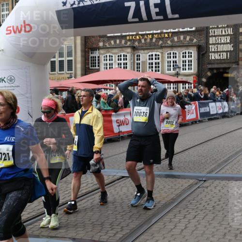 05.10.2025 - 20. swb-Marathon Bremen Yannick Fuchs http://msf.ph/oto/9252121 05.10.2025 11:14:09 Ziel 9012, 9342, 9631, 9667, 10000, 10036, 10512, 10721, 11541, 11548 meine-sportfotos.de