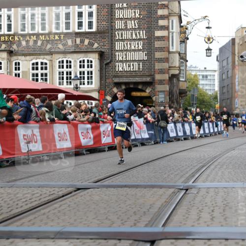05.10.2025 - 20. swb-Marathon Bremen Yannick Fuchs http://msf.ph/oto/9252127 05.10.2025 10:45:13 Ziel 9202, 9678, 10091, 11362, 11715 meine-sportfotos.de