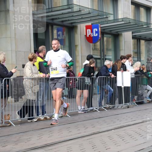 05.10.2025 - 20. swb-Marathon Bremen Strokosch-Dieckow http://msf.ph/oto/9252129 05.10.2025 10:54:55 Ziel 9176, 9201, 9318, 9350, 9514, 9654, 9722, 9791, 9881, 9902, 9933, 10003, 10014, 10034, 10116, 10180, 10256, 10260, 10307, 10326, 10920, 10970, 11042, 11115, 11140, 11317, 11363, 11380, 11431, 11702, 9176, 9201, 9318, 9350, 9514, 9654, 9722, 9791, 9881, 9902, 9933, 10003, 10014, 10034, 10116, 10180, 10256, 10260, 10307, 10326, 10920, 10970, 11042, 11115, 11140, 11317, 11363 meine-sportfotos.de