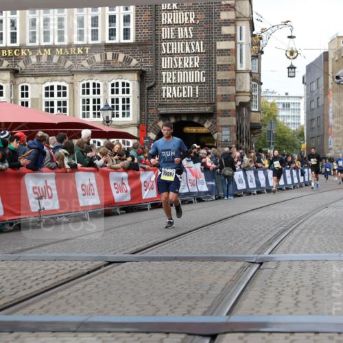 05.10.2025 - 20. swb-Marathon Bremen Yannick Fuchs http://msf.ph/oto/9252135 05.10.2025 10:45:13 Ziel 9202, 9678, 10091, 11362, 11715 meine-sportfotos.de