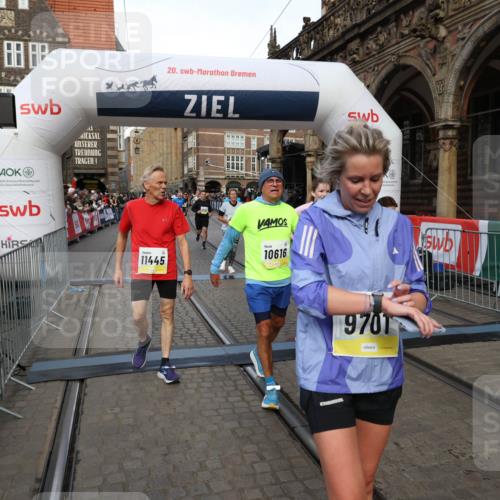 05.10.2025 - 20. swb-Marathon Bremen Yannick Fuchs http://msf.ph/oto/9252138 05.10.2025 10:54:04 Ziel 9313, 9456, 9548, 9701, 10046, 10163, 10484, 10616, 10696, 10785, 11152, 11445, 11533 meine-sportfotos.de