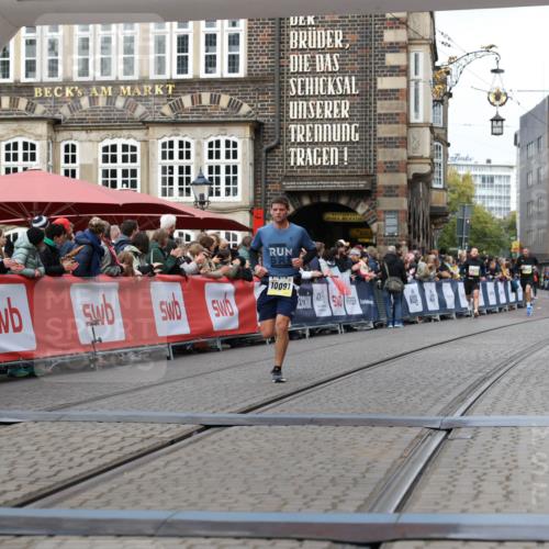 05.10.2025 - 20. swb-Marathon Bremen Yannick Fuchs http://msf.ph/oto/9252145 05.10.2025 10:45:13 Ziel 9202, 9678, 10091, 11362, 11715 meine-sportfotos.de