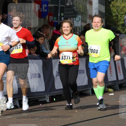 05.10.2025 - 20. swb-Marathon Bremen Strokosch-Dieckow http://msf.ph/oto/9252157 05.10.2025 11:01:28 Ziel 7908, 9278, 9286, 9322, 9371, 10056, 10157, 10324, 10336, 11194, 11493, 11633 meine-sportfotos.de