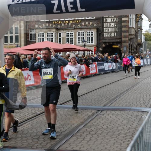 05.10.2025 - 20. swb-Marathon Bremen Yannick Fuchs http://msf.ph/oto/9252175 05.10.2025 11:14:10 Ziel 9012, 9342, 9631, 9667, 10000, 10036, 10512, 10721, 11541, 11548 meine-sportfotos.de