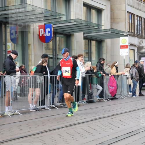 05.10.2025 - 20. swb-Marathon Bremen Strokosch-Dieckow http://msf.ph/oto/9252176 05.10.2025 10:54:57 Ziel 9176, 9201, 9318, 9350, 9514, 9654, 9722, 9881, 9902, 9933, 10003, 10014, 10034, 10116, 10180, 10256, 10260, 10307, 10326, 10920, 10970, 11025, 11042, 11115, 11140, 11317, 11363, 11380, 11431, 11702, 9176, 9201, 9318, 9350, 9514, 9654, 9722, 9881, 9902, 9933, 10003, 10014, 10034, 10116, 10180, 10256, 10260, 10307, 10326, 10920, 10970, 11025, 11042, 11115, 11140, 11317, 11363 meine-sportfotos.de