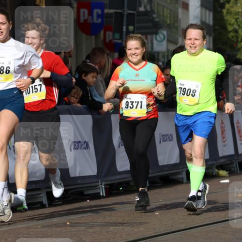 05.10.2025 - 20. swb-Marathon Bremen Strokosch-Dieckow http://msf.ph/oto/9252181 05.10.2025 11:01:28 Ziel 7908, 9278, 9286, 9322, 9371, 10056, 10157, 10324, 10336, 11194, 11493, 11633 meine-sportfotos.de