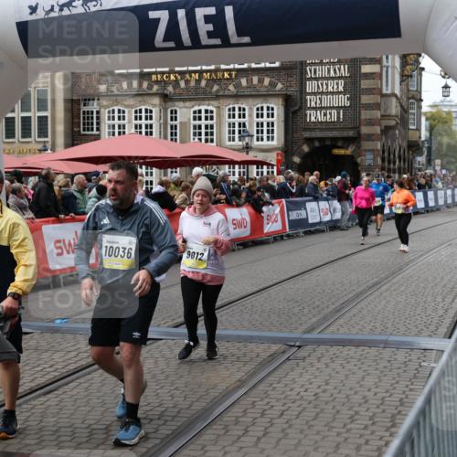 05.10.2025 - 20. swb-Marathon Bremen Yannick Fuchs http://msf.ph/oto/9252190 05.10.2025 11:14:10 Ziel 9012, 9342, 9631, 9667, 10000, 10036, 10512, 10721, 11541, 11548 meine-sportfotos.de