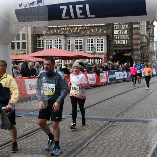 05.10.2025 - 20. swb-Marathon Bremen Yannick Fuchs http://msf.ph/oto/9252204 05.10.2025 11:14:10 Ziel 9012, 9342, 9631, 9667, 10000, 10036, 10512, 10721, 11541, 11548 meine-sportfotos.de