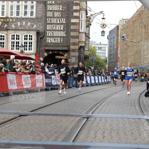05.10.2025 - 20. swb-Marathon Bremen Yannick Fuchs http://msf.ph/oto/9252208 05.10.2025 10:45:17 Ziel 10091, 10431, 10822, 11488, 11715 meine-sportfotos.de