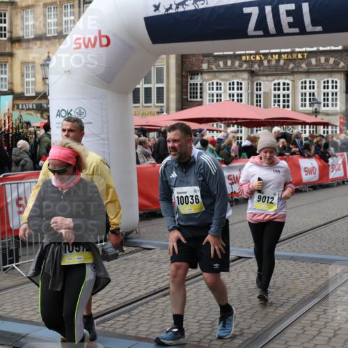 05.10.2025 - 20. swb-Marathon Bremen Yannick Fuchs http://msf.ph/oto/9252220 05.10.2025 11:14:11 Ziel 9012, 9342, 9380, 9631, 9667, 10000, 10036, 10491, 10512, 10721, 11541, 11548 meine-sportfotos.de