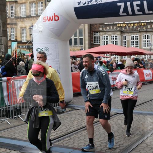05.10.2025 - 20. swb-Marathon Bremen Yannick Fuchs http://msf.ph/oto/9252233 05.10.2025 11:14:11 Ziel 9012, 9342, 9380, 9631, 9667, 10000, 10036, 10491, 10512, 10721, 11541, 11548 meine-sportfotos.de