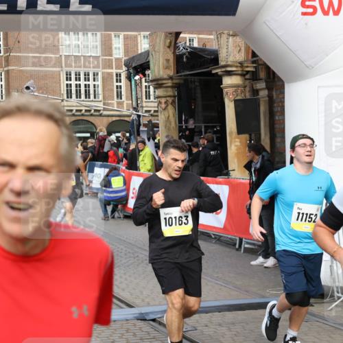 05.10.2025 - 20. swb-Marathon Bremen Yannick Fuchs http://msf.ph/oto/9252234 05.10.2025 10:54:06 Ziel 9313, 9456, 9548, 9701, 9835, 10046, 10075, 10163, 10484, 10616, 10785, 11152, 11339, 11533, 11593 meine-sportfotos.de