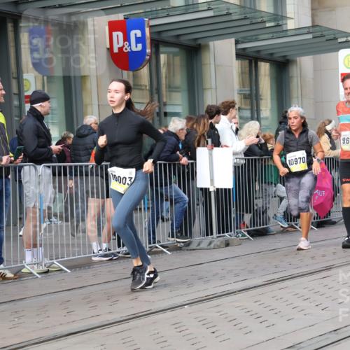 05.10.2025 - 20. swb-Marathon Bremen Strokosch-Dieckow http://msf.ph/oto/9252242 05.10.2025 10:55:00 Ziel 9176, 9201, 9318, 9350, 9514, 9654, 9722, 9856, 9881, 9902, 9933, 10003, 10034, 10111, 10116, 10180, 10256, 10260, 10307, 10326, 10745, 10970, 11025, 11042, 11115, 11140, 11197, 11317, 11380, 11431, 11702, 9176, 9201, 9318, 9350, 9514, 9654, 9722, 9856, 9881, 9902, 9933, 10003, 10034, 10111, 10116, 10180, 10256, 10260, 10307, 10326, 10745, 10970, 11025, 11042, 11115, 11140, 11317 meine-sportfotos.de