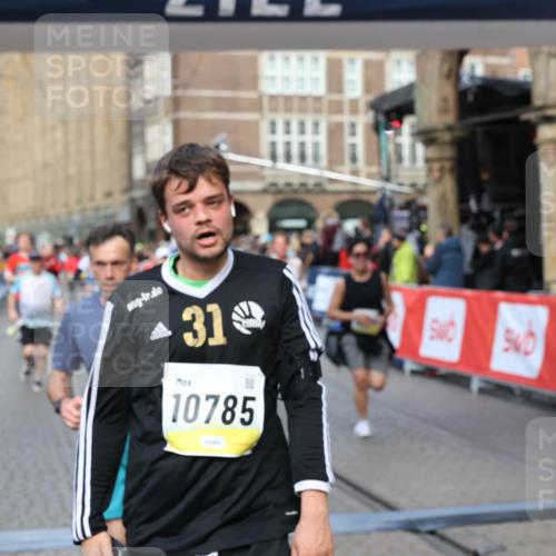 05.10.2025 - 20. swb-Marathon Bremen Yannick Fuchs http://msf.ph/oto/9252261 05.10.2025 10:54:07 Ziel 9313, 9456, 9520, 9548, 9807, 9835, 10046, 10075, 10163, 10484, 10616, 10785, 11152, 11339, 11533, 11593 meine-sportfotos.de