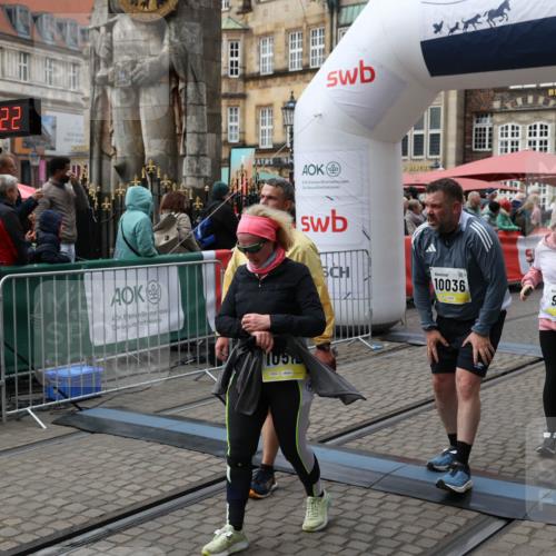05.10.2025 - 20. swb-Marathon Bremen Yannick Fuchs http://msf.ph/oto/9252265 05.10.2025 11:14:11 Ziel 9012, 9342, 9380, 9631, 9667, 10000, 10036, 10491, 10512, 10721, 11541, 11548 meine-sportfotos.de