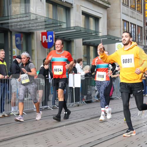 05.10.2025 - 20. swb-Marathon Bremen Strokosch-Dieckow http://msf.ph/oto/9252267 05.10.2025 10:55:02 Ziel 9176, 9201, 9318, 9350, 9514, 9654, 9722, 9856, 9881, 9902, 9933, 10003, 10034, 10111, 10116, 10256, 10260, 10262, 10326, 10745, 10970, 11025, 11042, 11115, 11140, 11197, 11317, 11380, 11431, 11702, 9176, 9201, 9318, 9350, 9514, 9654, 9722, 9856, 9881, 9902, 9933, 10003, 10034, 10111, 10116, 10256, 10260, 10262, 10326, 10745, 10970, 11025, 11042, 11115, 11140, 11317 meine-sportfotos.de
