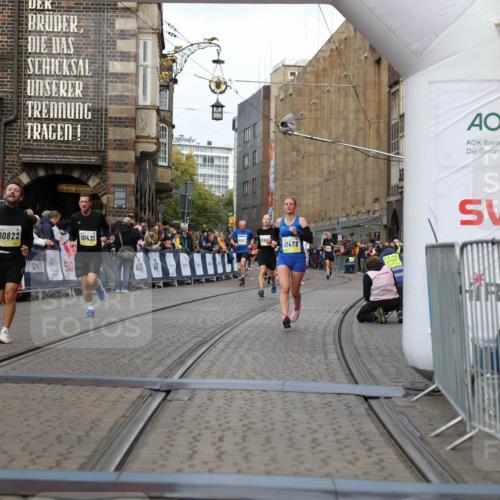 05.10.2025 - 20. swb-Marathon Bremen Yannick Fuchs http://msf.ph/oto/9252272 05.10.2025 10:45:18 Ziel 10091, 10431, 10822, 11488, 11715 meine-sportfotos.de