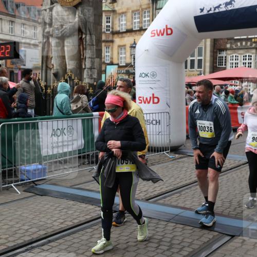05.10.2025 - 20. swb-Marathon Bremen Yannick Fuchs http://msf.ph/oto/9252274 05.10.2025 11:14:11 Ziel 9012, 9342, 9380, 9631, 9667, 10000, 10036, 10491, 10512, 10721, 11541, 11548 meine-sportfotos.de