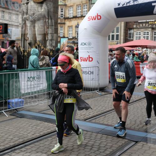 05.10.2025 - 20. swb-Marathon Bremen Yannick Fuchs http://msf.ph/oto/9252281 05.10.2025 11:14:11 Ziel 9012, 9342, 9380, 9631, 9667, 10000, 10036, 10491, 10512, 10721, 11541, 11548 meine-sportfotos.de