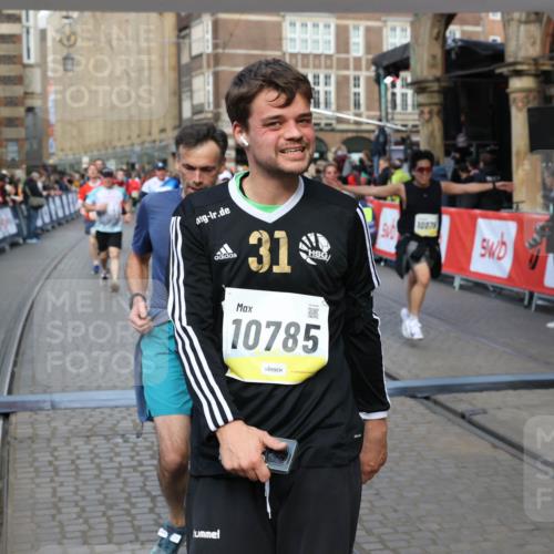 05.10.2025 - 20. swb-Marathon Bremen Yannick Fuchs http://msf.ph/oto/9252284 05.10.2025 10:54:08 Ziel 9313, 9456, 9520, 9548, 9807, 9835, 10046, 10075, 10163, 10484, 10616, 10785, 11152, 11303, 11339, 11432, 11593 meine-sportfotos.de