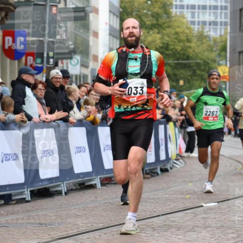 05.10.2025 - 20. swb-Marathon Bremen Strokosch-Dieckow http://msf.ph/oto/9252289 05.10.2025 12:50:31 Ziel 363, 664, 2033, 2267 meine-sportfotos.de