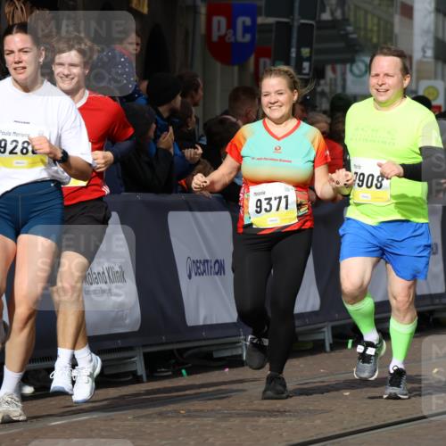 05.10.2025 - 20. swb-Marathon Bremen Strokosch-Dieckow http://msf.ph/oto/9252290 05.10.2025 11:01:28 Ziel 7908, 9278, 9286, 9322, 9371, 10056, 10157, 10324, 10336, 11194, 11493, 11633 meine-sportfotos.de