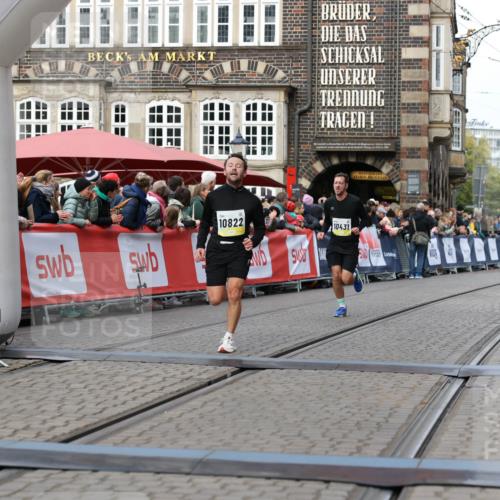 05.10.2025 - 20. swb-Marathon Bremen Yannick Fuchs http://msf.ph/oto/9252302 05.10.2025 10:45:19 Ziel 10091, 10431, 10822, 11488, 11715 meine-sportfotos.de