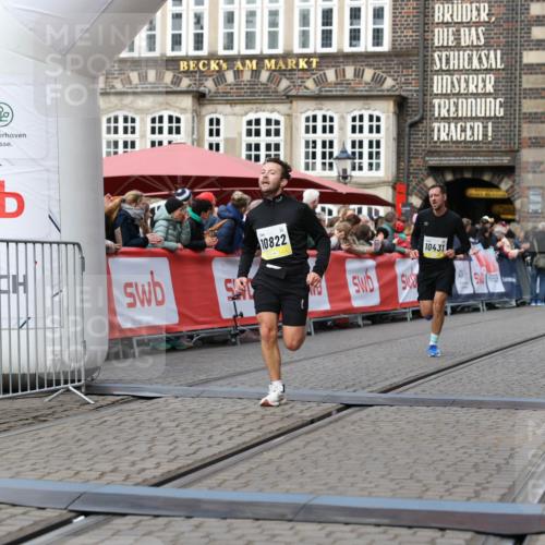05.10.2025 - 20. swb-Marathon Bremen Yannick Fuchs http://msf.ph/oto/9252310 05.10.2025 10:45:19 Ziel 10091, 10431, 10822, 11488, 11715 meine-sportfotos.de