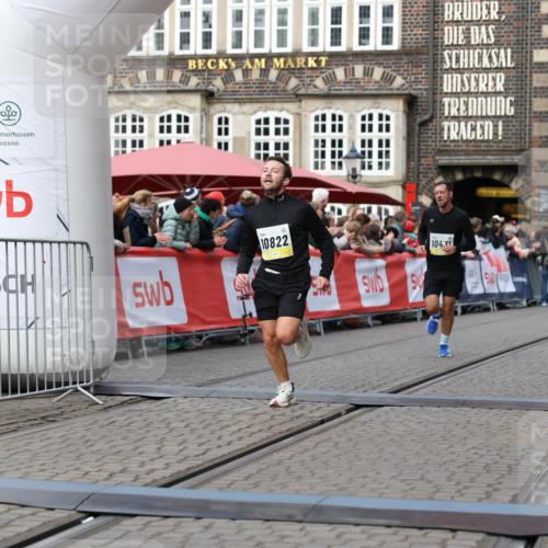 05.10.2025 - 20. swb-Marathon Bremen Yannick Fuchs http://msf.ph/oto/9252324 05.10.2025 10:45:19 Ziel 10091, 10431, 10822, 11488, 11715 meine-sportfotos.de