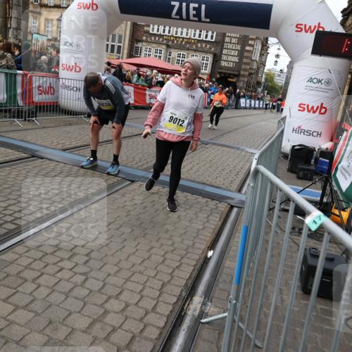 05.10.2025 - 20. swb-Marathon Bremen Yannick Fuchs http://msf.ph/oto/9252339 05.10.2025 11:14:13 Ziel 9012, 9342, 9380, 10036, 10491, 10512, 10721, 11036, 11548 meine-sportfotos.de