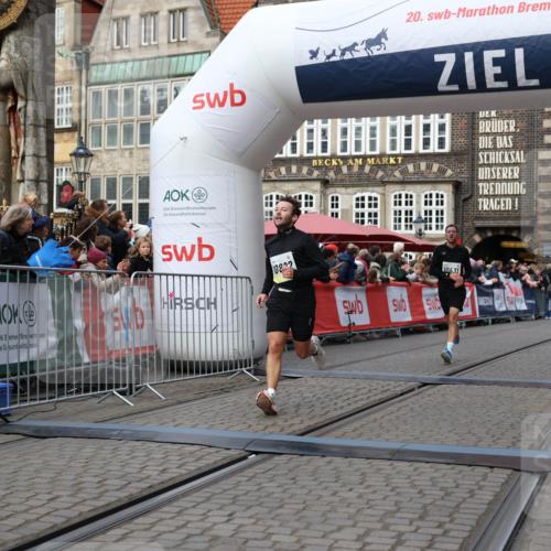 05.10.2025 - 20. swb-Marathon Bremen Yannick Fuchs http://msf.ph/oto/9252351 05.10.2025 10:45:20 Ziel 9290, 10091, 10431, 10822, 10898, 11488 meine-sportfotos.de